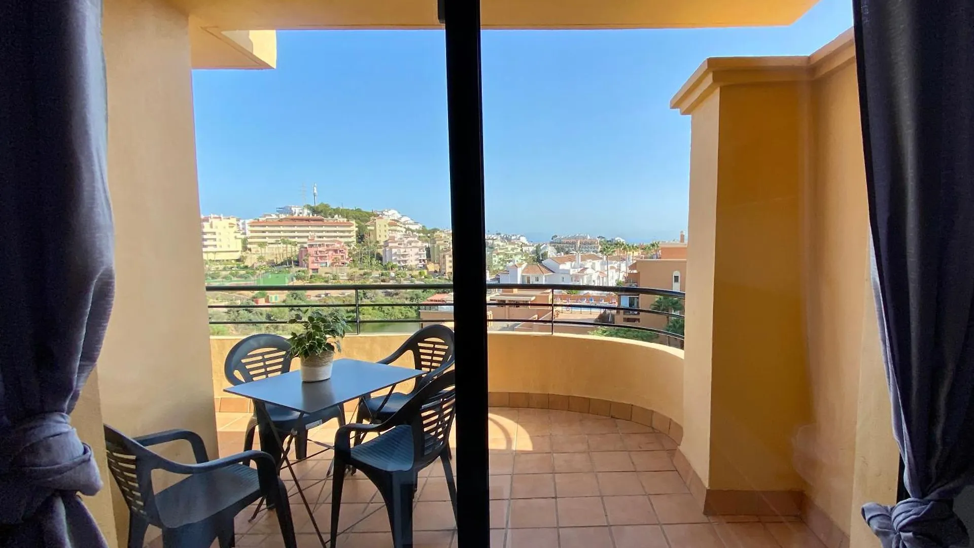 Duplex Con Piscina, Parking Y Golf Apartment Sitio de Calahonda